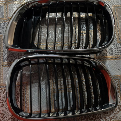 BMW E46 Facelift Kidney Grilles new condition