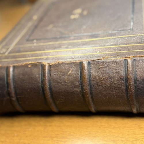 Photo album for thick cardboard photos used, shutter broken