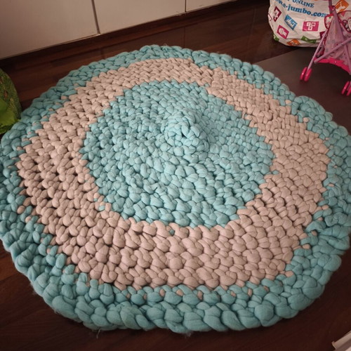 Merino Wool Rug handmade, 2 meters diameter, used