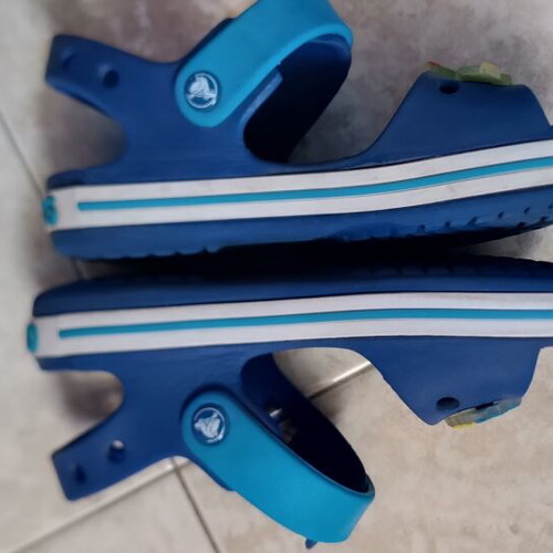 Crocs C13 sandals with dinosaur charms used, blue