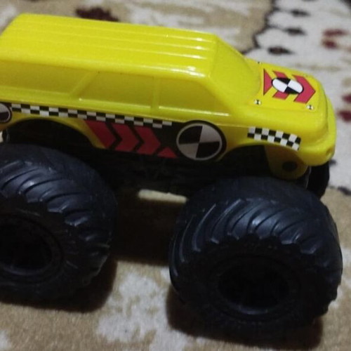 Hot Wheels Crash Test Monster Truck 1:64 2019 like new