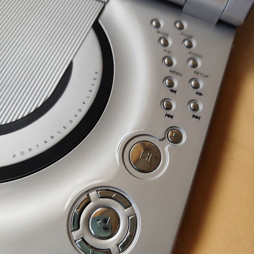 Retro Portable Player 4-in-1 F&U DVP 6051 like new for parts or repair