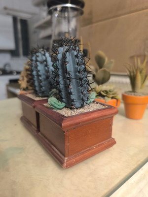 Set of 2 decorative cacti on wooden bases like new