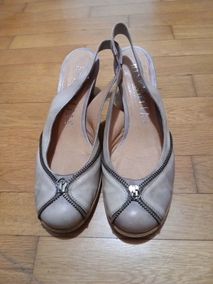 Hispanitas leather women's mules size 40 like new beige