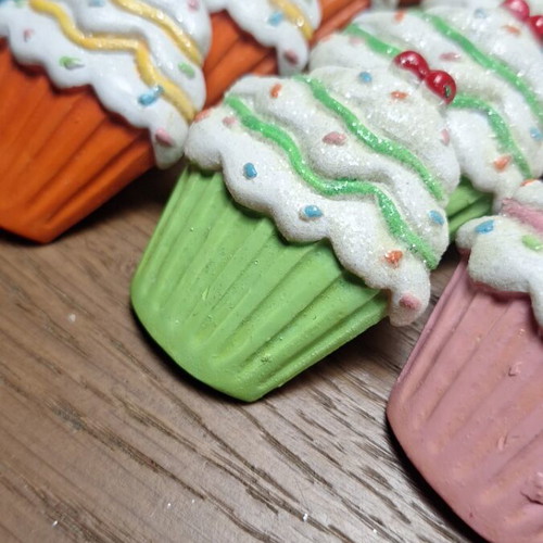 Cupcake magnets new, set of 16 in 4 colors