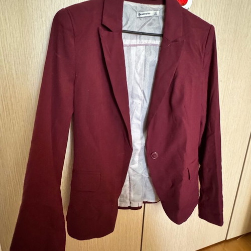 Stradivarius blazer burgundy, fitted, like new