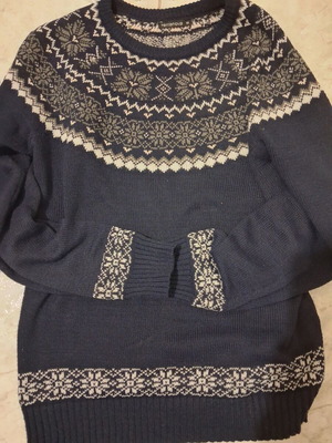 Terranova sweater blue with white patterns like new