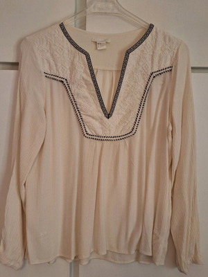 H&M blouse airy cream with embroidered details like new, size 36
