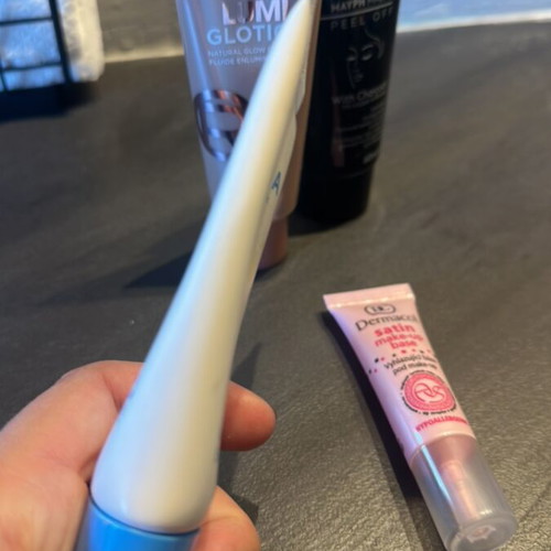 Skin care set used with various products including sunscreen
