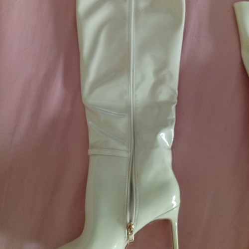 Patent leather boots cream color, new, size 38, knee-high with zipper