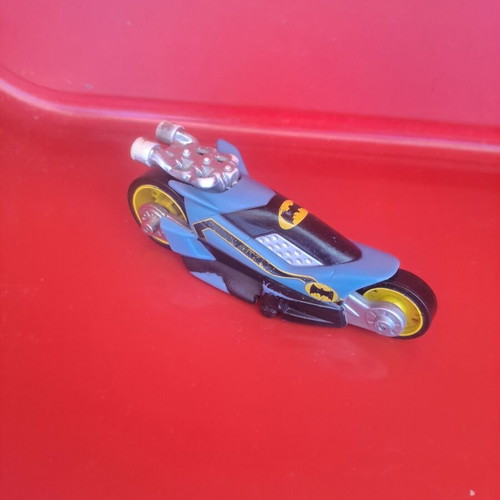 Hot Wheels Batman Thunder Cycles 2006 and Batman vehicle