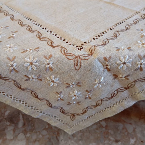 Linen square tablecloth with embroidery and openwork, like new, 85cm