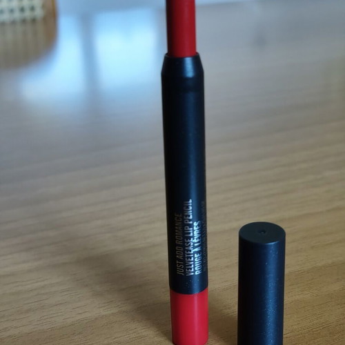 MAC Velvetease Lipstick Pencil red long-lasting, like new
