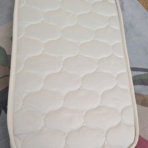 Cradle mattress with coconut fiber cover like new, anti-acari washable