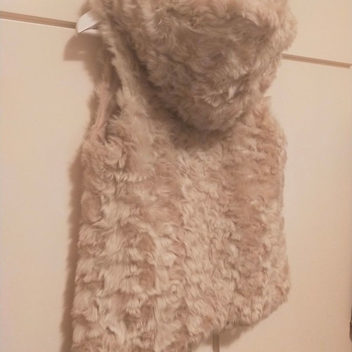 Bershka fur vest used, size S, beige with pockets and hood