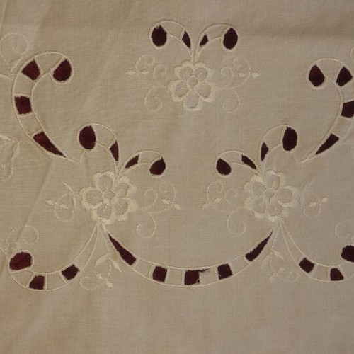 Handmade cutwork table linen set like new