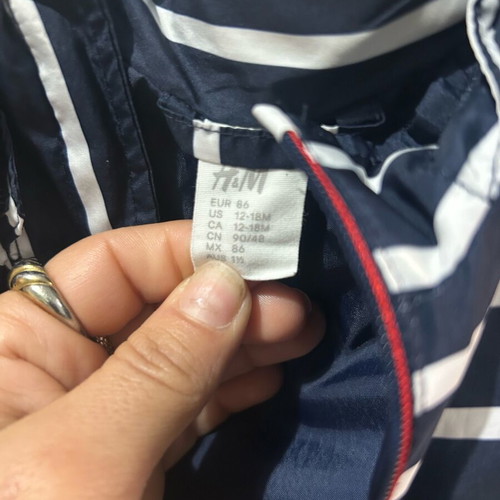 Thin windbreaker 12-18 months like new
