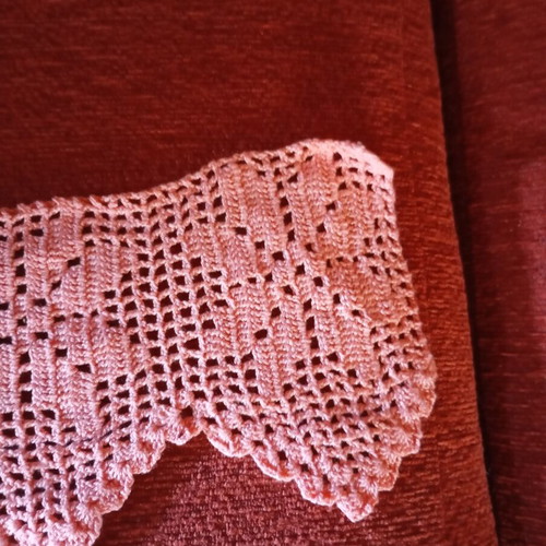 Handmade lace pink, 1 meter length, ideal for bath towel