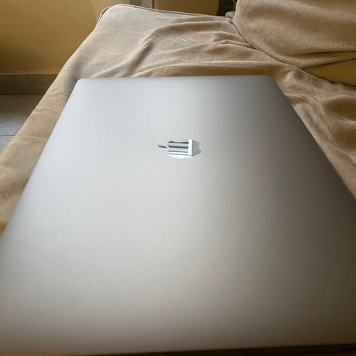 MacBook Pro 2019-20 i9 16GB 500GB NVMe SSD 4GB GPU like new