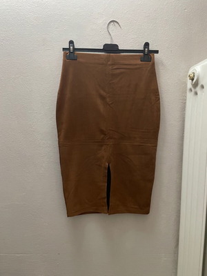 Midi suede φούστα κάμελ H&M μεταχειρισμένη, μέγεθος EU34