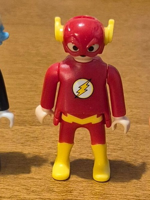 Φιγούρες Kinder DC Mera, Flash και Queen σαν καινούργιο