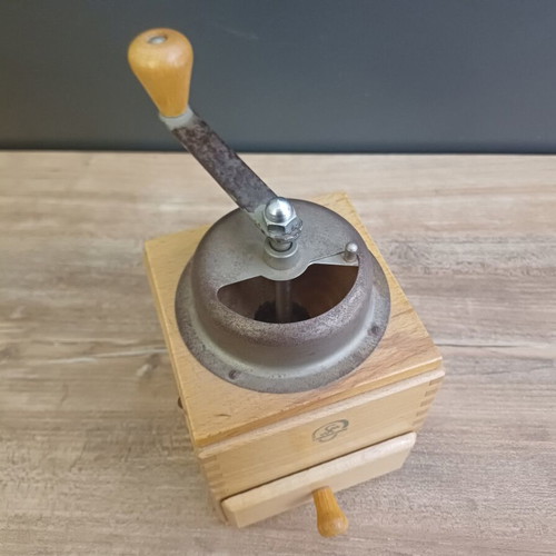 Klingenthal Wooden Coffee Grinder like new, 1950s-60s