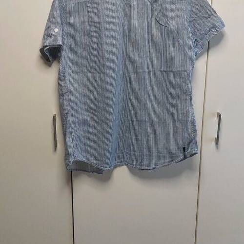 Billabong shirt size S like new, white and blue
