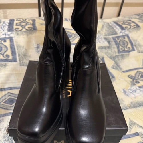 Over-the-knee boots new, size 40, black
