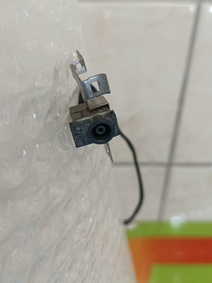 Samsung NP300E5A NP300E5C DC power jack charging port with bracket