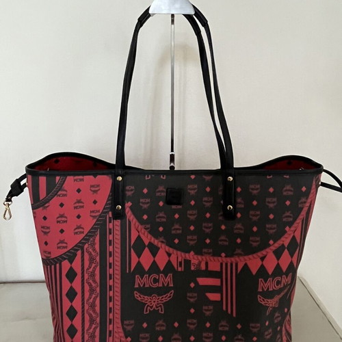 MCM Anya shoulder bag like new, red