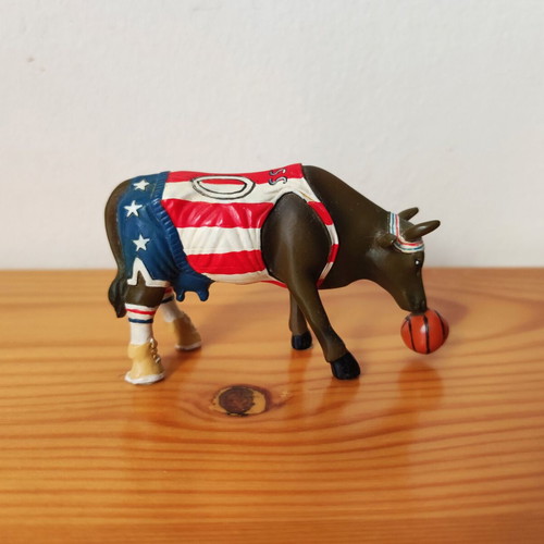 Cow Parade Small Figurine Bess Bovine Basketball US Flag 2000