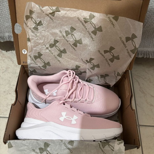 Under Armour women's running and leisure shoes new, size 39, white and pink