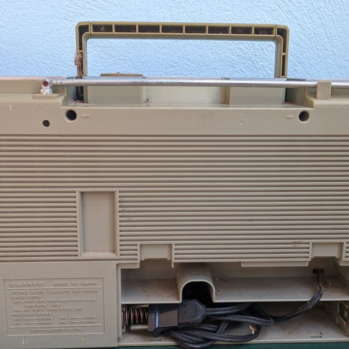 SANYO M9815K 4-Band Stereo Boombox used vintage