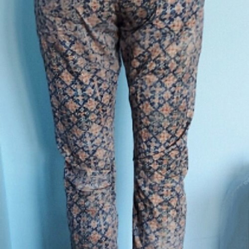 Please jeans used with floral print and leather emblem