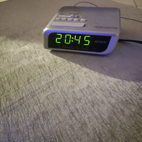 Sony clock radio like new with innovative design and alarm