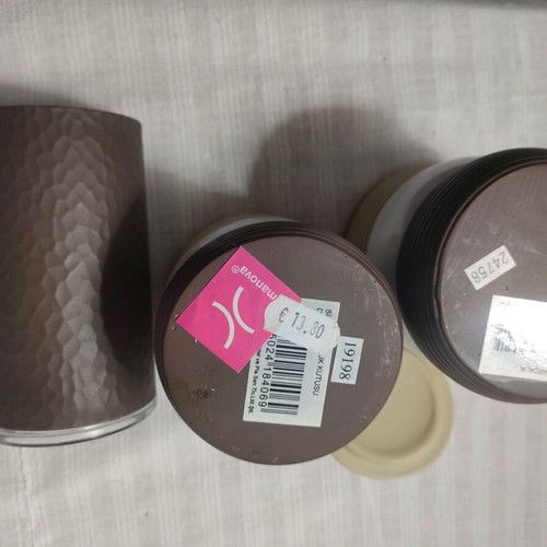 Bathroom set of 3 pieces like new, ceramic, porcelain and plastic
