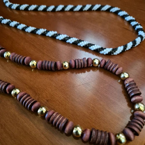 Necklaces used, set of 2 pieces