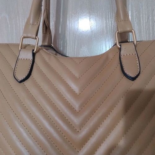 Shoulder bag like new, beige with three inner pockets