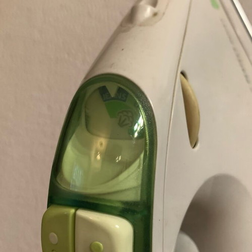 Electric iron like new, fully functional