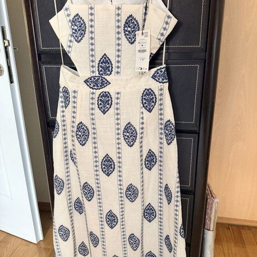 Zara dress with cut out waist, beige and blue