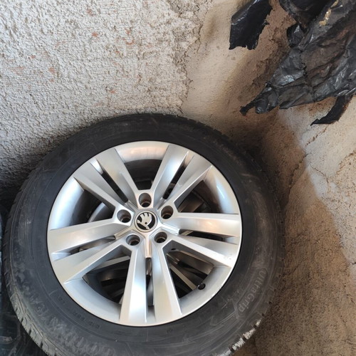 Skoda Kodiaq Genuine Rims 17" with Used Goodyear Tires 215/65 R17