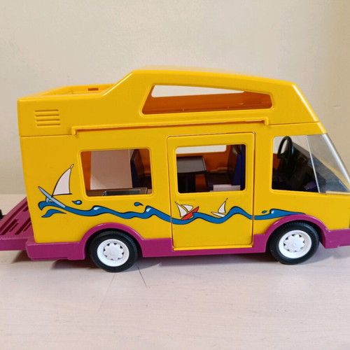 Playmobil camper used with missing parts and breaks