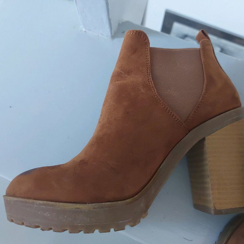 Bershka brown boots used, size 37, with candle stain