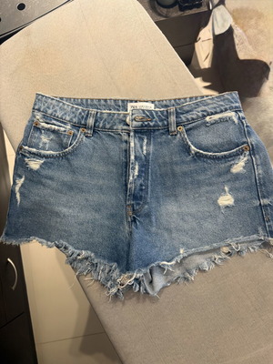 Denim high-waisted shorts Zara used, size 38, blue