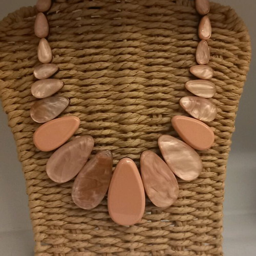 Statement necklace like new, pink