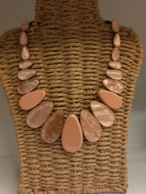 Statement necklace like new, pink