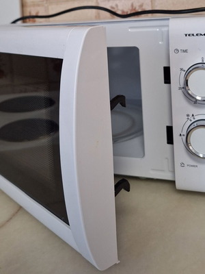 Telemax φούρνος μικροκυμάτων 700W 20L σε λευκό