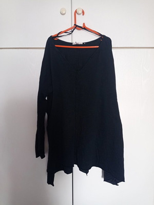 A.L.E. long sleeve cotton top like new, loose fit, black