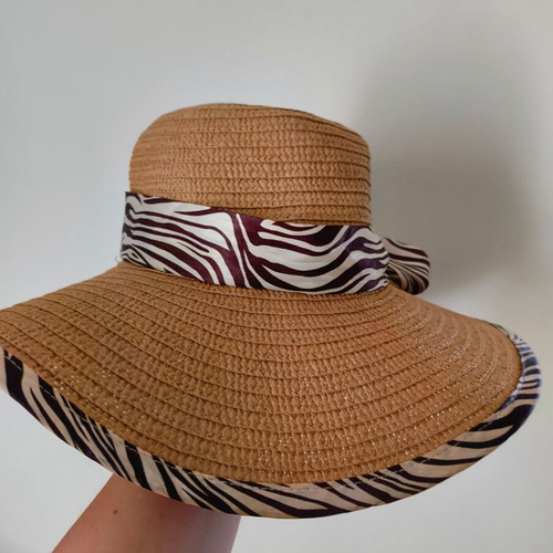 Straw hat like new with ribbon, beige and brown