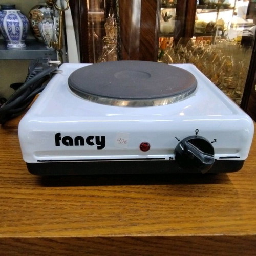 Fancy 0112 tabletop kitchen stove like new, white